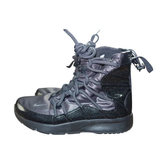 Nike Tanjun High Rise Boots Black Women's 9 - Picture 3 of 6